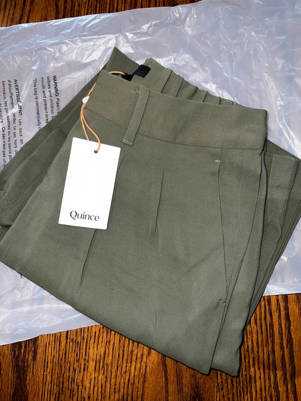 NWT 💚 QUINCE Olive Stretch Crepe Pleated Wide Leg Pants; Size 6, 30L - Picture 13 of 16